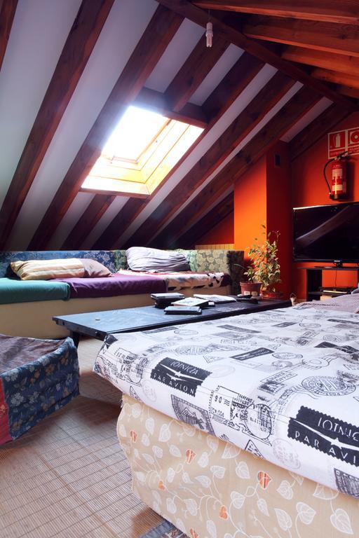 Duermevela Hostel Сеговія Екстер'єр фото