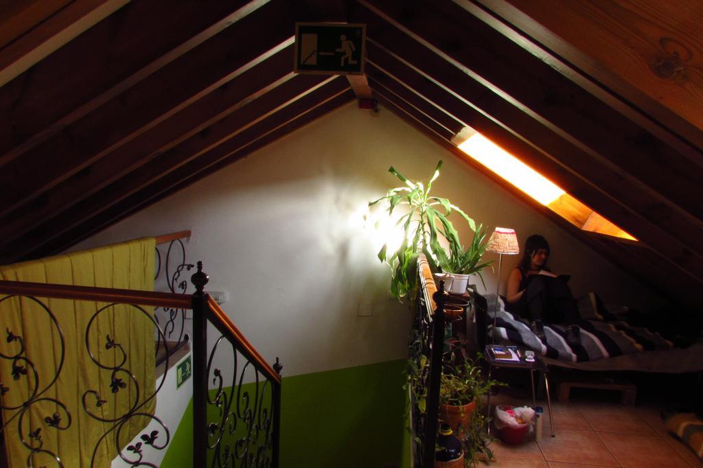Duermevela Hostel Сеговія Екстер'єр фото